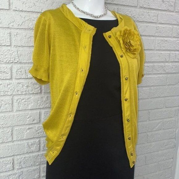 New York & Co Button Front Blouse with Rose Detail Size M - Picture 7 of 10